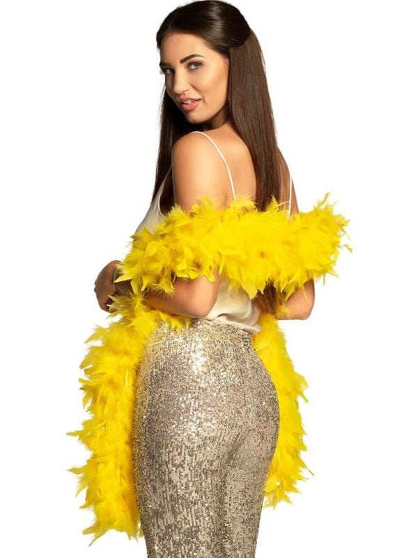 Gele boa met veren