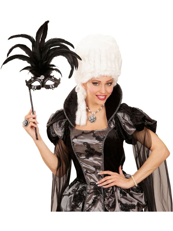 Fictieve Personages Die Stijlvol Zijn Gekleed Voor Een Maskerade Met Ornaat Venetiaanse Maskers Illustratie Van Tekens Op Carnaval 266537064