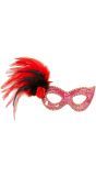 Roze oogmasker met veren en roos