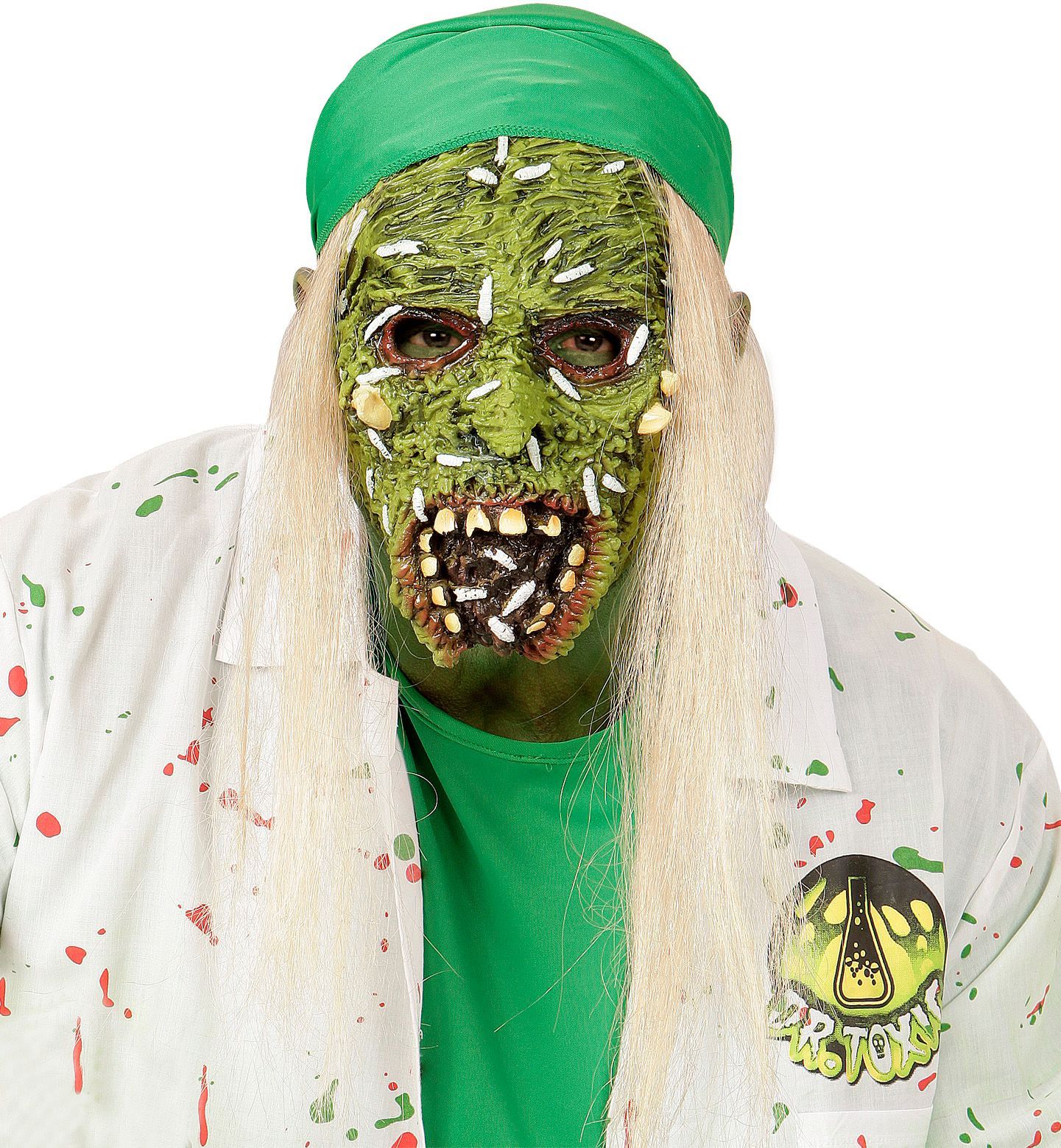 Besmette zombie masker met haar kind