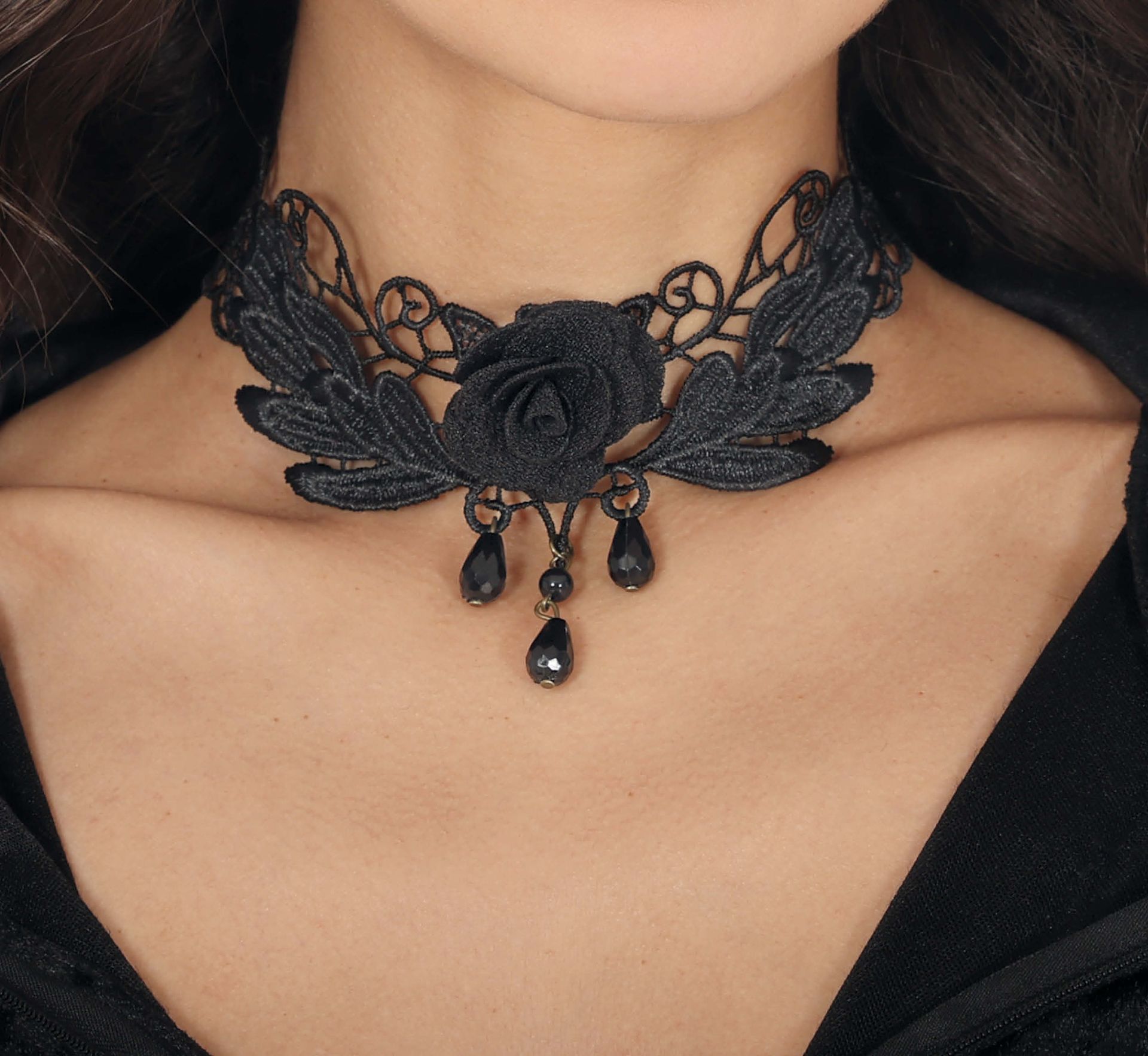 Zwarte Bloem met Sieraden Choker